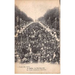 NANTES - La Fête Dieu 1921 - La Foule visitant les Reposoirs - très bon état