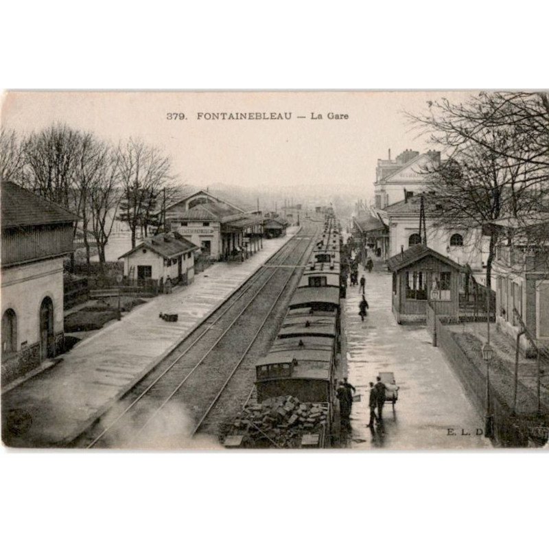 FONTAINEBLEAU: la gare - très bon état