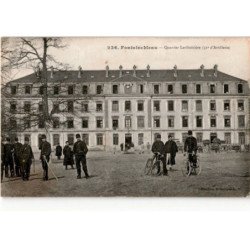 FONTAINEBLEAU: quartier lariboisière 32e d'artillerie - très bon état