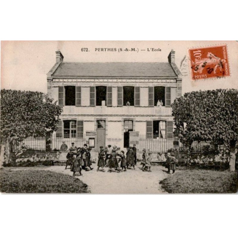 PERTHES: l'école - état