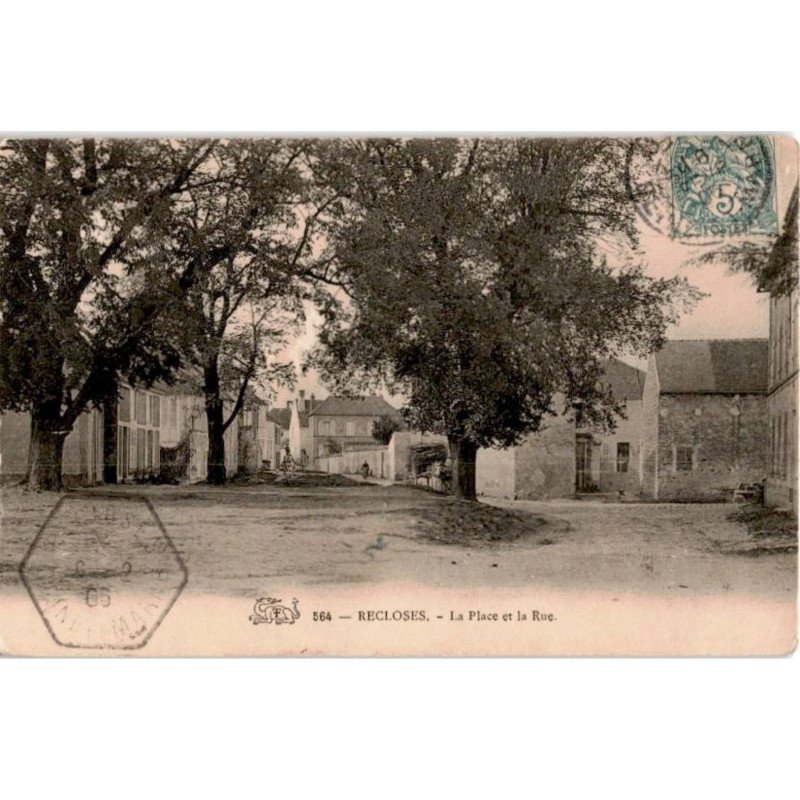 RECLOSES: la place et la rue - très bon état