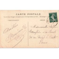 SAINT-PIERRE-les-NEMOURS: la mairie et l'avenue - très bon état