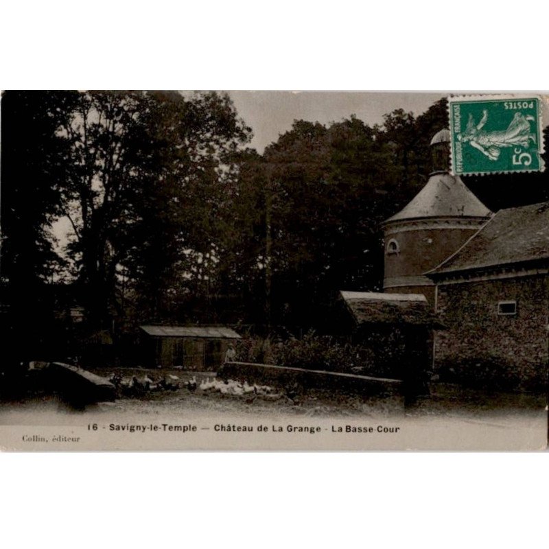 SAVIGNY-le-TEMPLE: château de la grange, la basse-cour - très bon état
