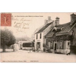 THOMERY: la place centrale près l'hôtel de la bonne treille - état