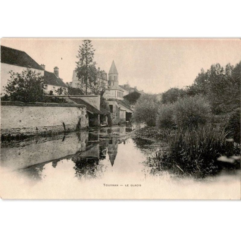 TOURNAN: le glacis - très bon état