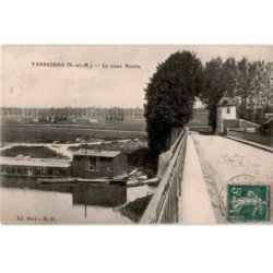 VARREDDES: le vieux moulin - très bon état