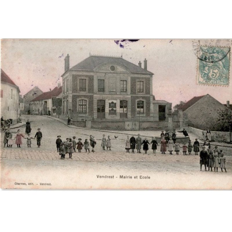 VENDREST: mairie et école - très bon état