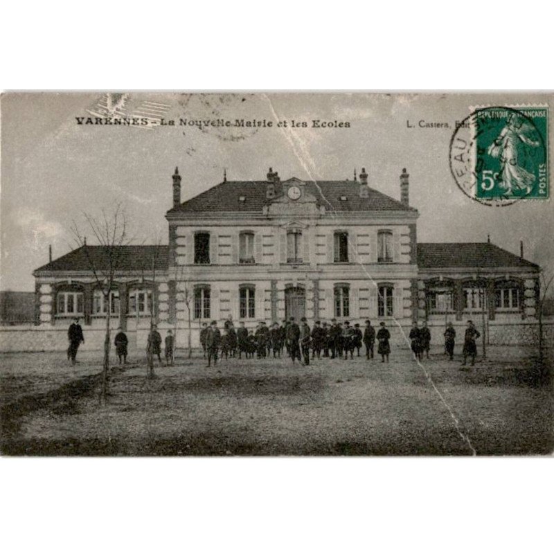 VARENNES: la nouvelle mairie et les écoles - état