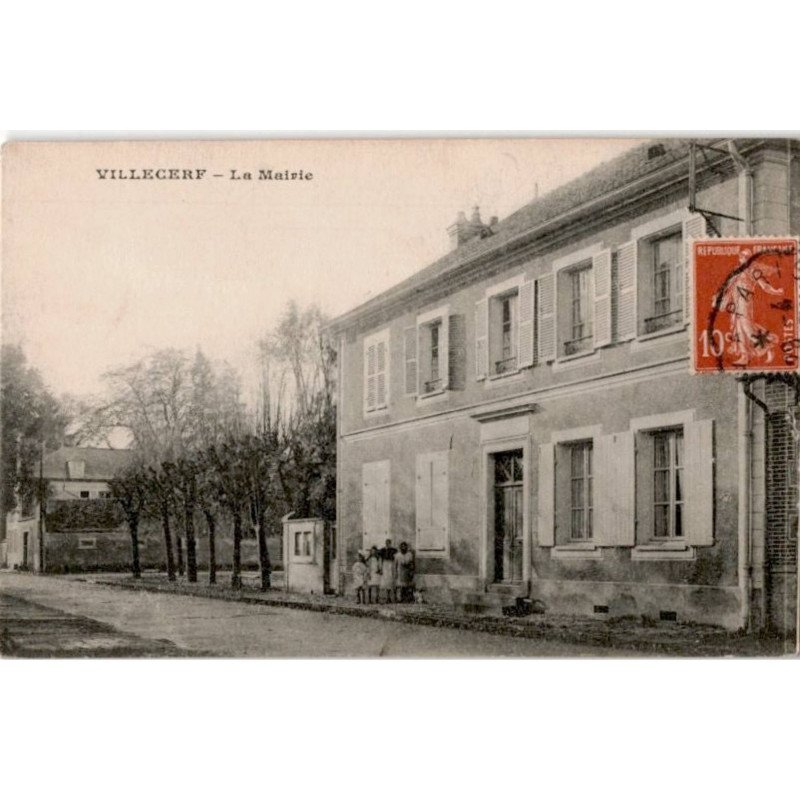 VILLECERF: la mairie - très bon état