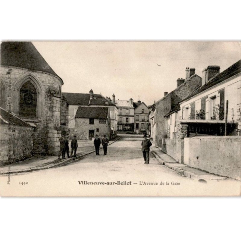 VILLENEUVE-sur-BELLOT: l'avenue de la gare - très bon état