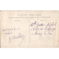 VOISENON: l'abreuvoir et entrée du château - très bon état
