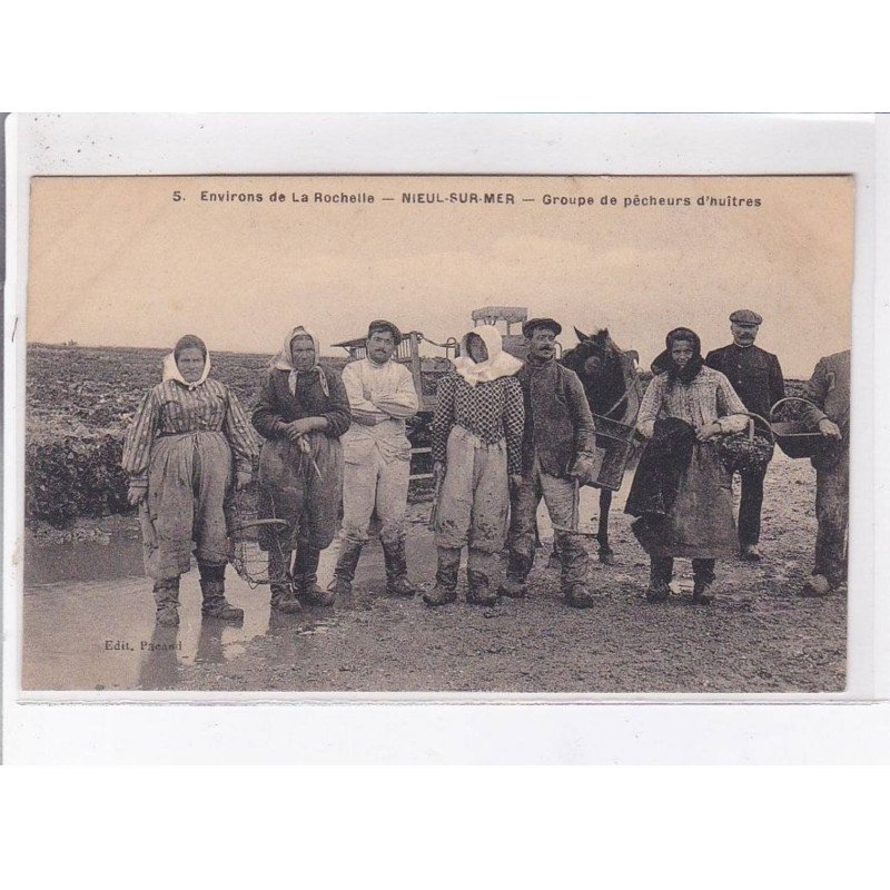 NIEUL-sur-MER: groupe de pêcheurs d'huîtres - très bon état