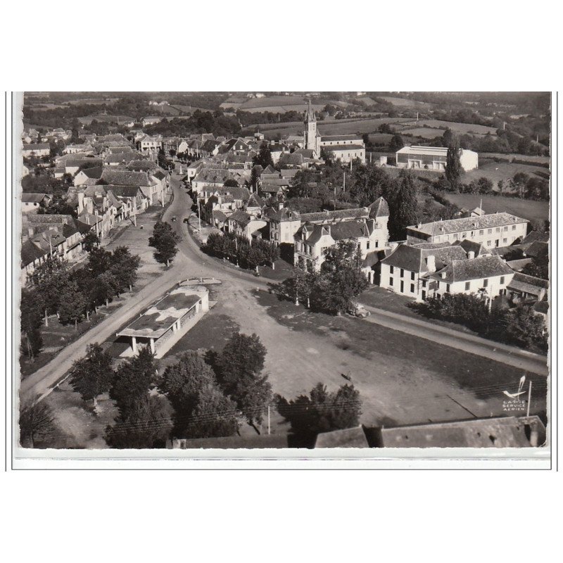ARZACQ - Place Marcadieu - très bon état