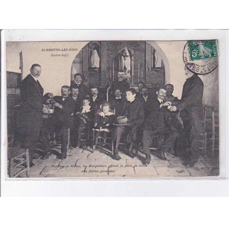 SAINT-BREVIN-les-PINS: pendant la messe les marguillers offrent la prise de tabac aux fidèles généreux - très bon état