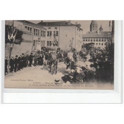 CLUNY - Fête du Millénaire (Septembre 1910) - Grand Cortège Historique - Défilé place du Marché - très bon état