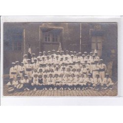 ORLEANS: groupe de personnes habillé tout de blanc, instruments de musique - état