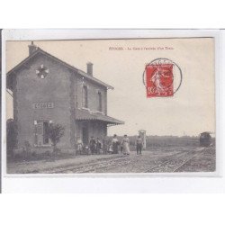 ETOGES: la gare à l'arrivée d'un train - état