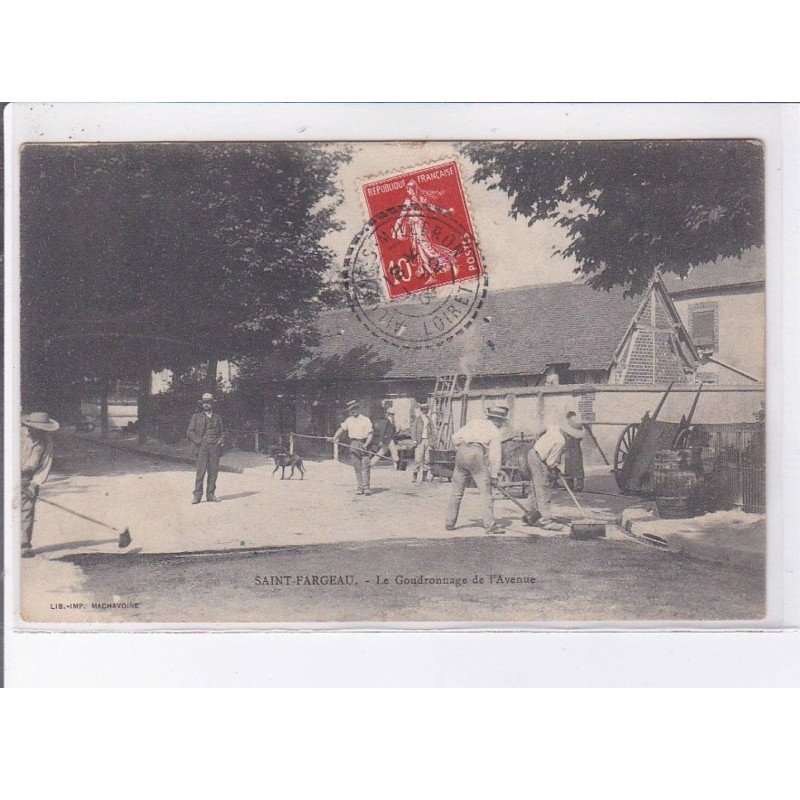 SAINT-FARGEAU: le goudronnage de l'avenue - très bon état