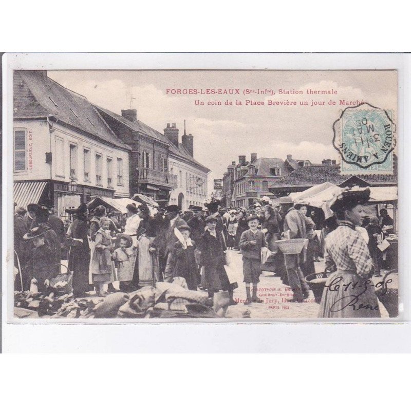 FORGES-les-EAUX: station thermale, un coin de la place brevière un jour de marché - très bon état