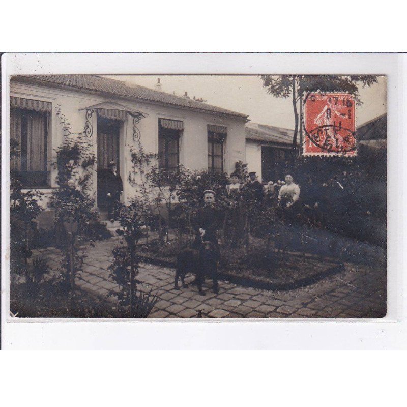 PUTEAUX: personnages, chien - très bon état