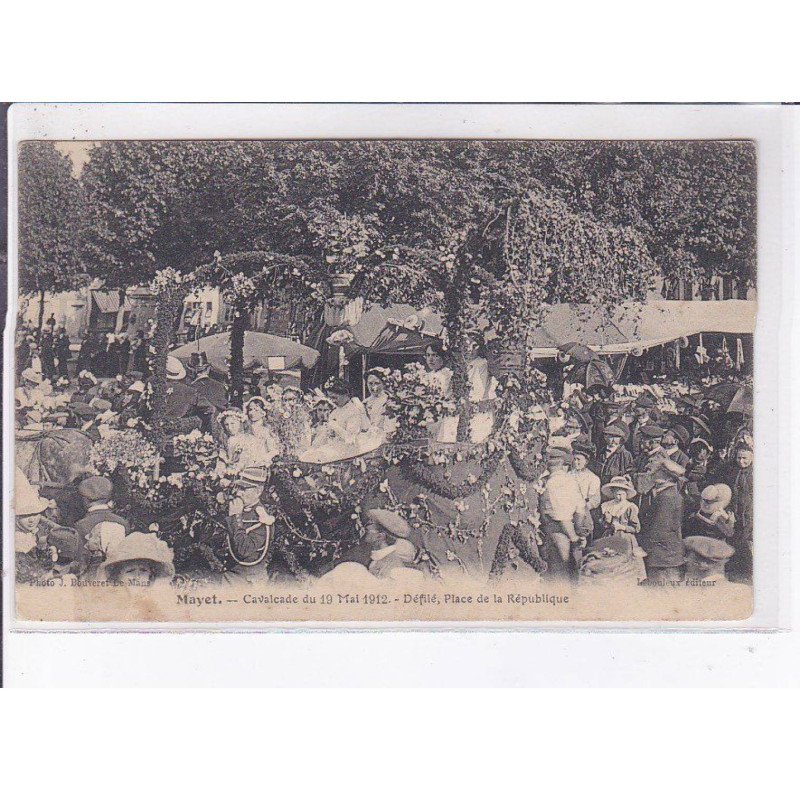 MAYET: cavalcade du 19 mai 1912 défilé place de la république - très bon état MAYET: cavalcade du 19 mai 1912 défilé place de la république - très bon état