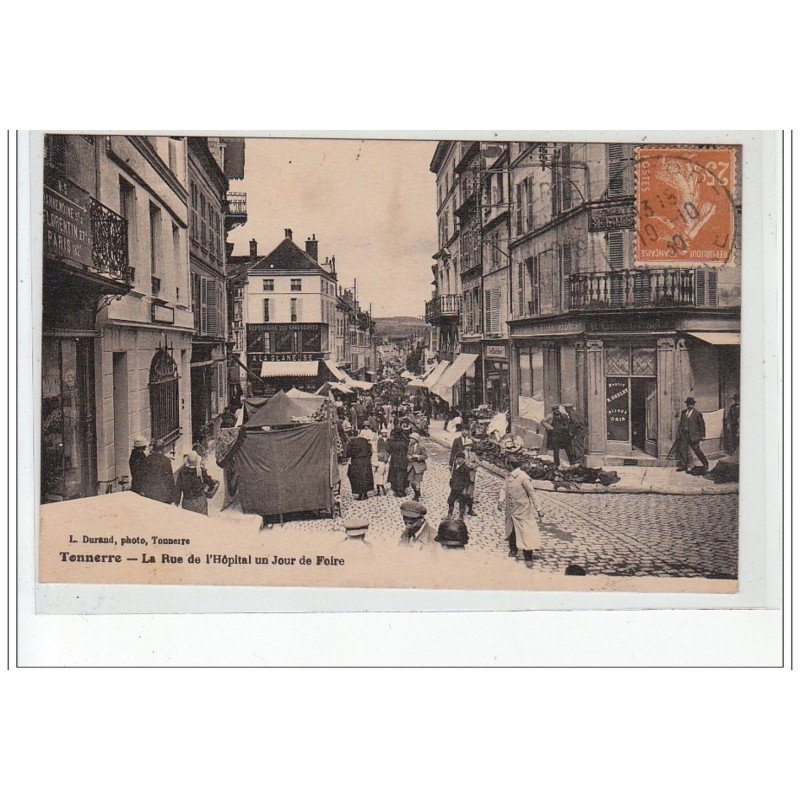 TONNERRE - La rue de l'Hôpital un jour de Foire - très bon état TONNERRE - La rue de l'Hôpital un jour de Foire - très bon état