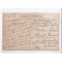 LE PERREUX: personnages à la fenêtre d'un pavillon - état