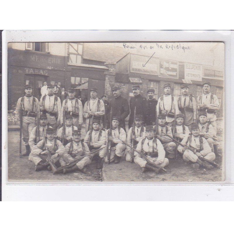 ROUEN: militaires - très bon état