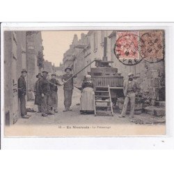 NIEVRE: en nivernais, le pressurage - très bon état