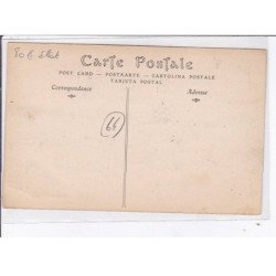 PYRENEE-ATLANTIQUE: en béarn, porteuse de fruits - état