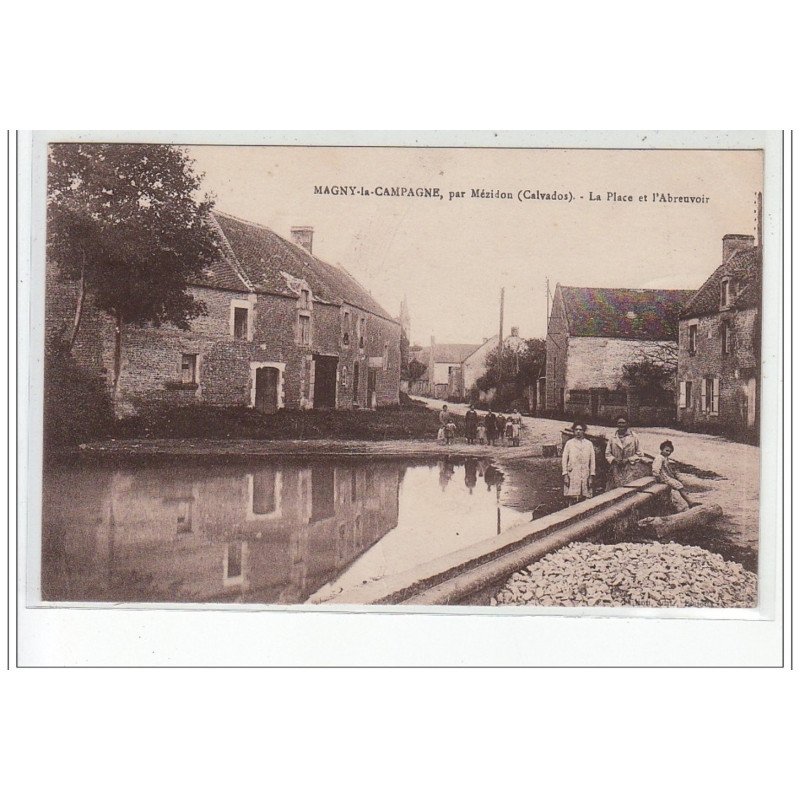 MAGNY LA CAMPAGNE par MEZIDON - La Place et l'Abreuvoir - très bon état