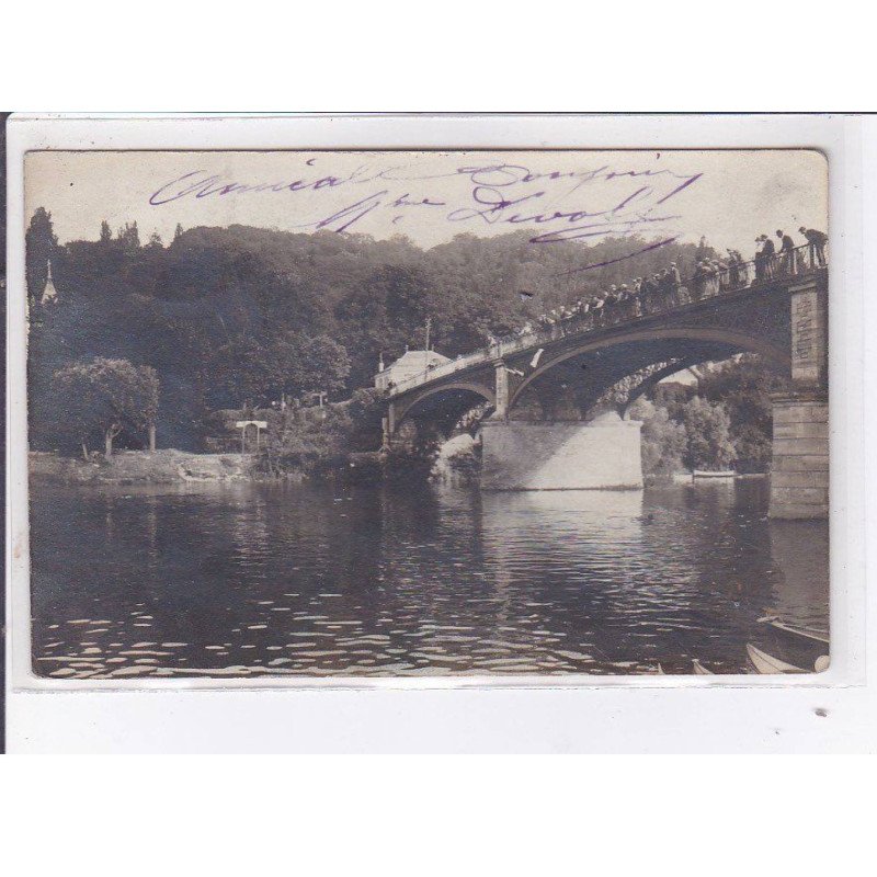 LA VARENNE-SAINT-HILAIRE: personnage sur un pont - très bon état