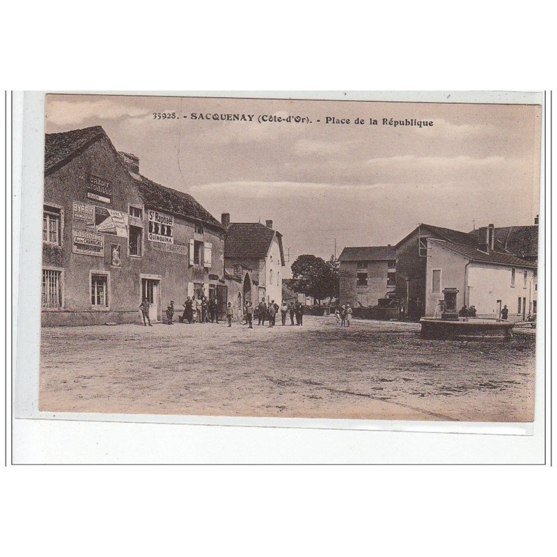 SACQUENAY - Place de la République - très bon état