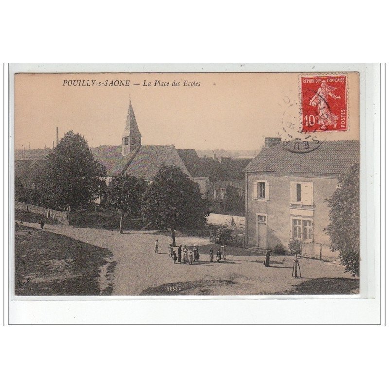 POUILLY SUR SAONE - La place des Ecoles - très bon état
