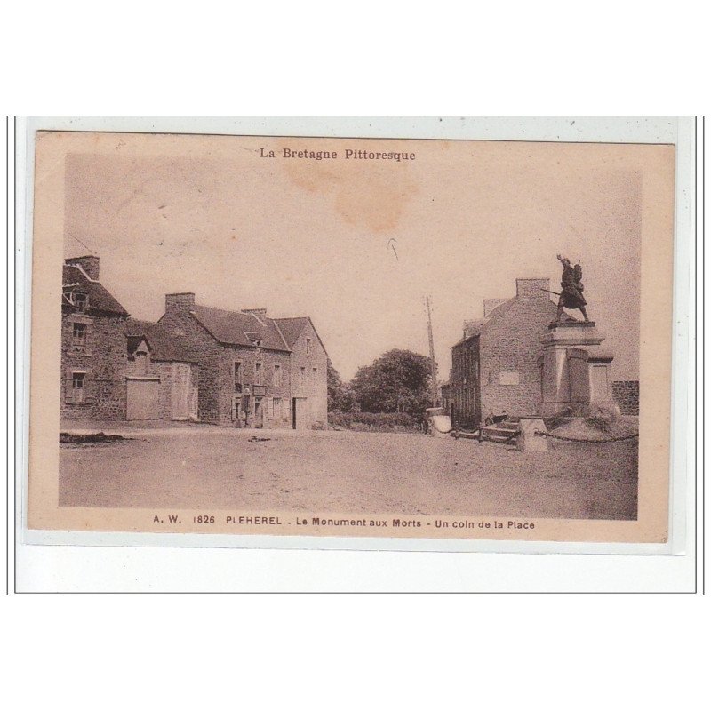 PLEHEREL - Le monument aux Morts - un coin de la Place - état