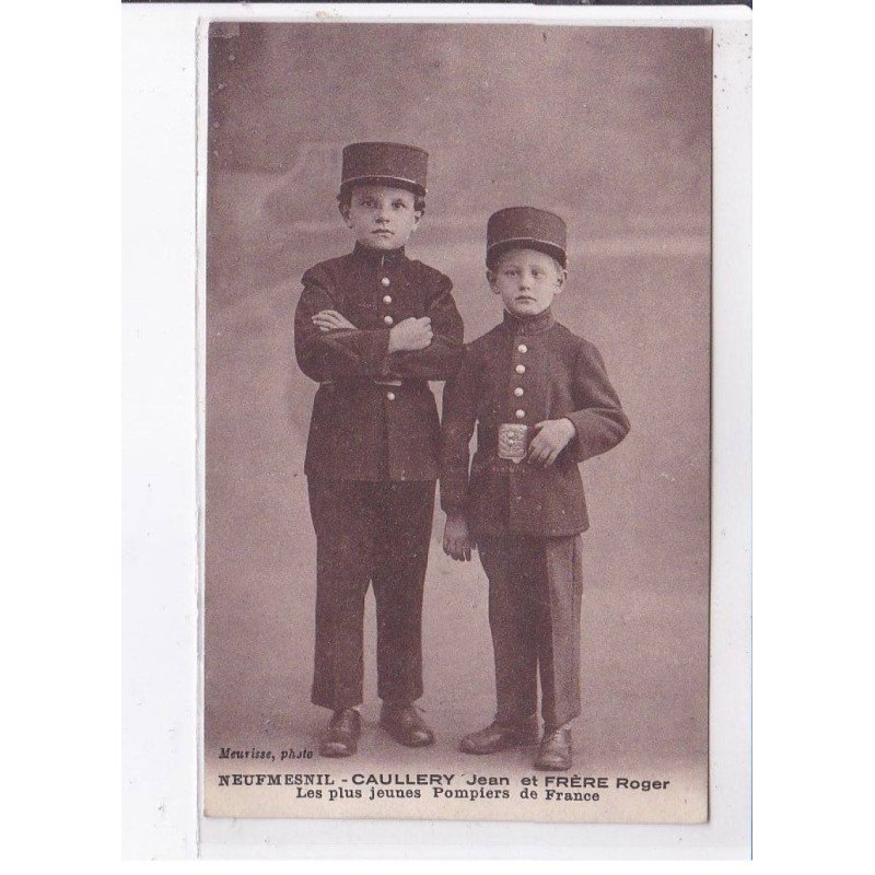 NEUFMESNIL-CAULLERY: jean et frère roger les plus jeunes pompiers de france - très bon état