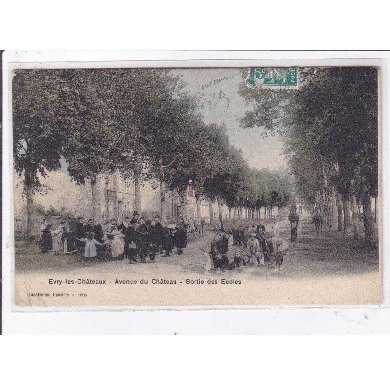 EVRY-les-CHATEAUX: avenue du château sortie des écoles - état