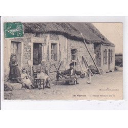 EN MORVAN: tisserand dévidant son fil - état