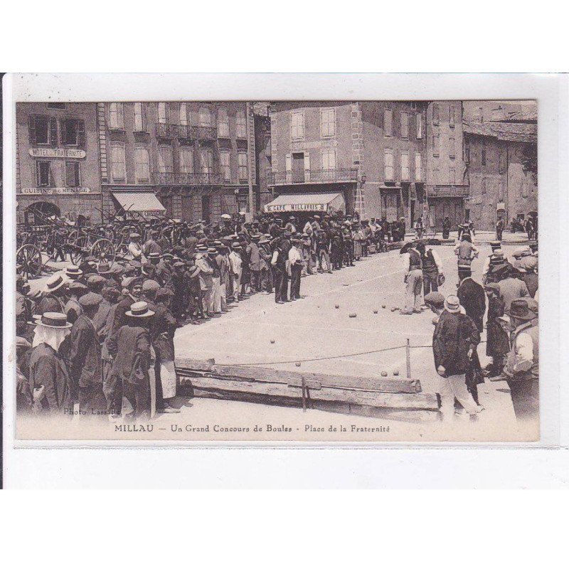 MILLAU: un grand concours de boules place de la fraternité - très bon état MILLAU: un grand concours de boules place de la fraternité - très bon état