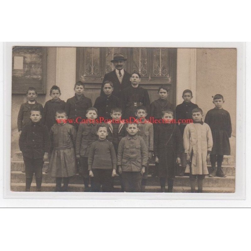 CHAPONNAY : carte photo de la classe d'école en 1918 - très bon état