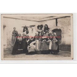 VALLOIRES : carte photo de femmes costumées (folklore) -  bon état (un petit pli d'angle)