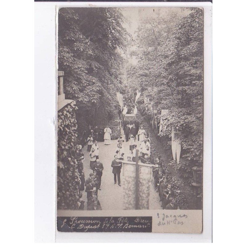 PARIS: souvenir de la fête Dieu - très bon état