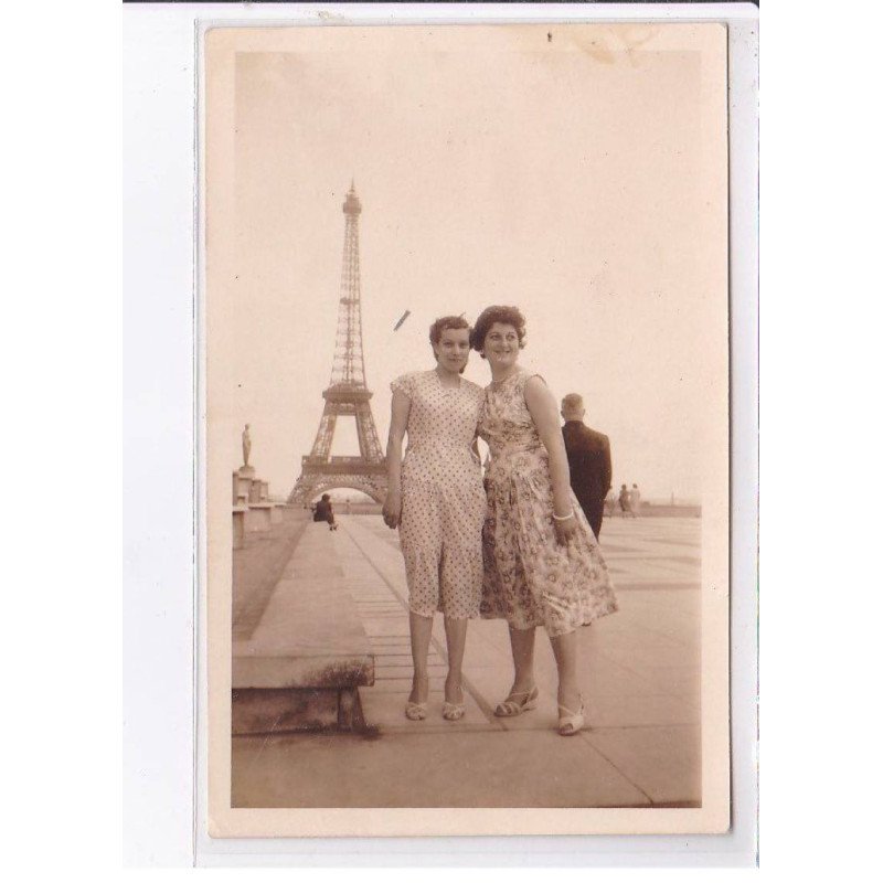 PARIS: 75007 tour eiffel, femmes - très bon état