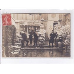 PARIS: à localiser, personnages en hiver - très bon état