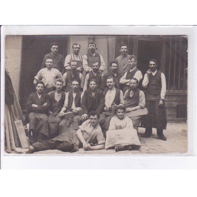 PARIS: 75011, ébeniste bois - très bon état