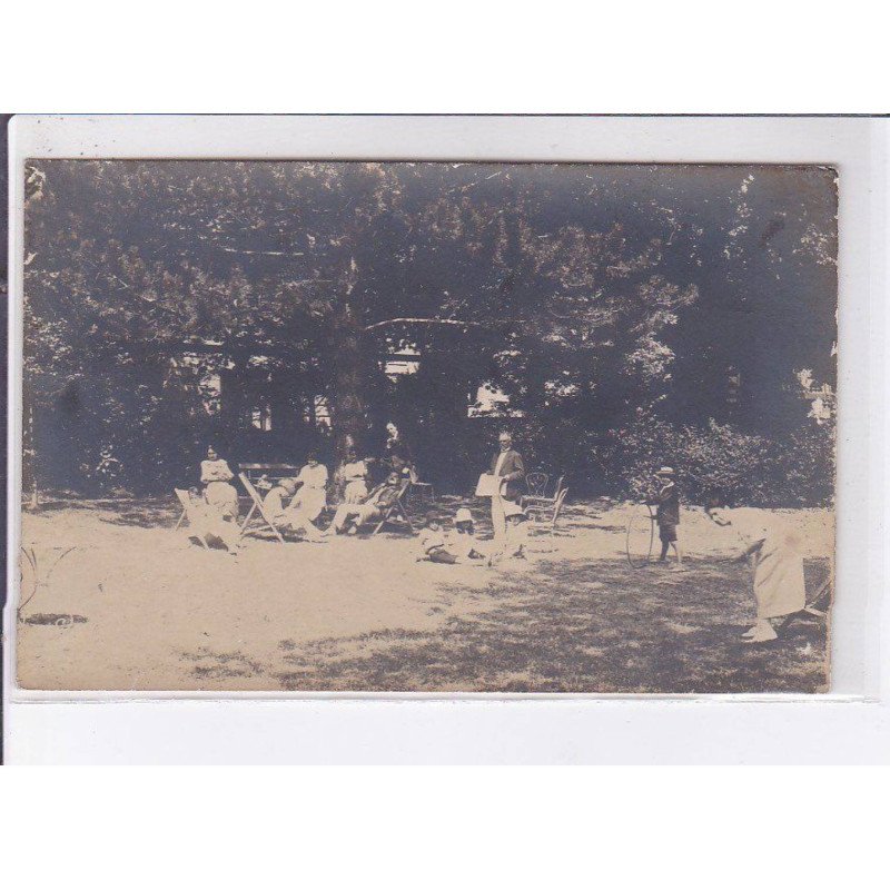 VILLERVILLE: personnages, parc - très bon état