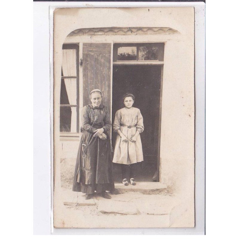 PORT-SAINT-PERE: femmes - très bon état