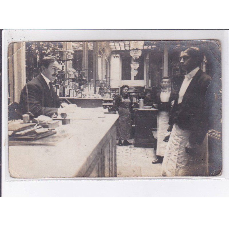 PARIS: intérieur de café (prise avec un Verascope Richard) - état