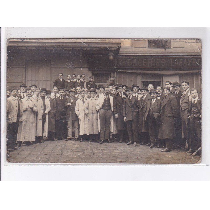 PARIS: 75009 86 rue d'amsterdam, galerie lafayette - état