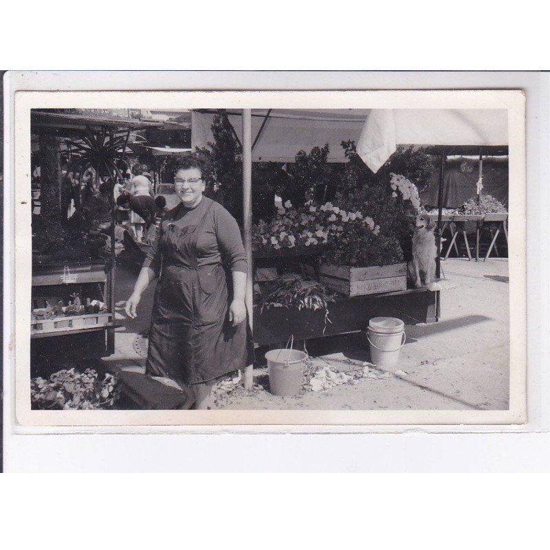 PARIS: marché aux fleurs, île de la cité - très bon état